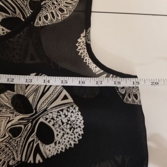 Live 4 Truth White Skull Print Black Sheer Sleeveless Back Bow Ruffle Top Size L - Picture 11 of 16